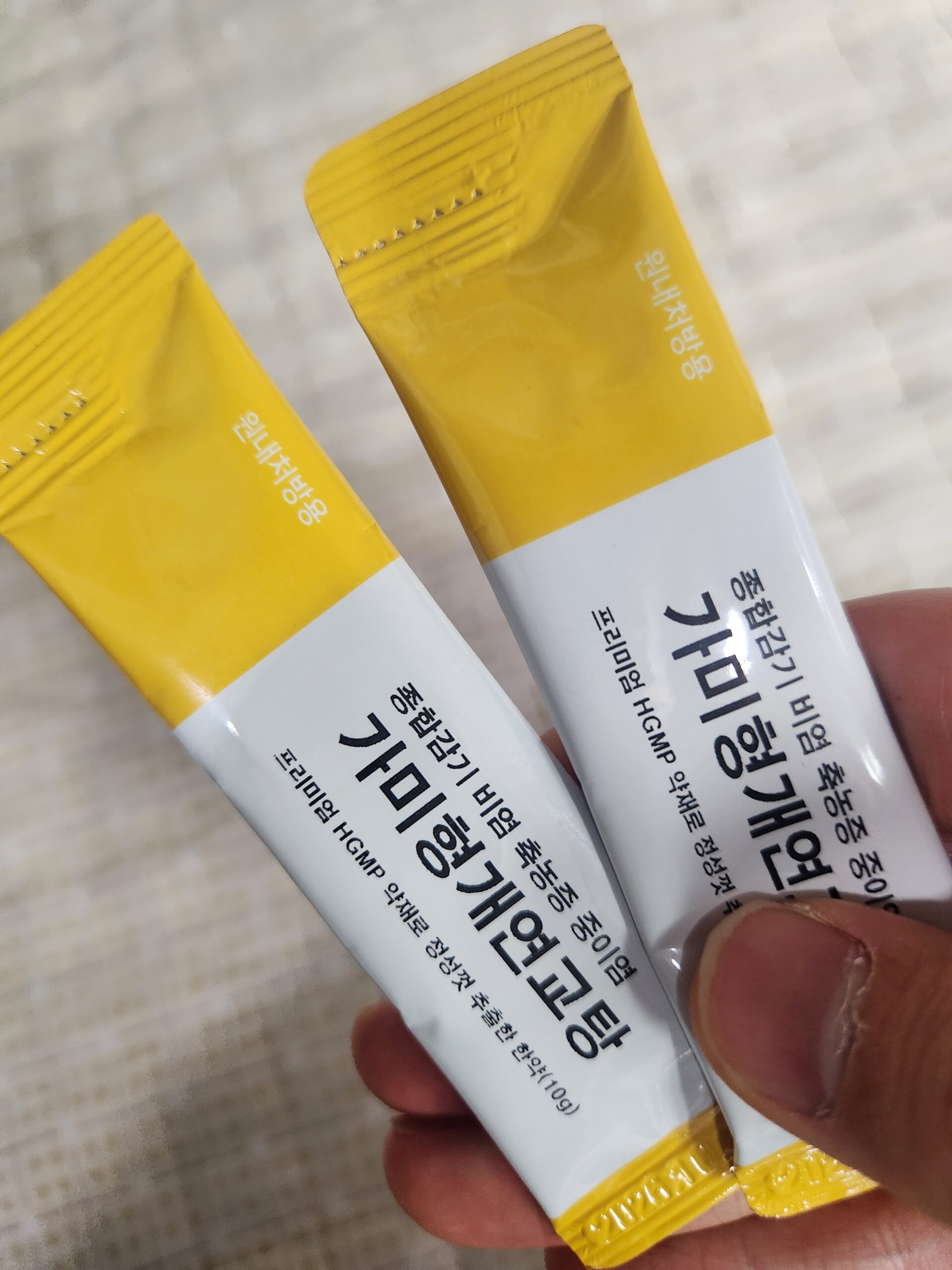 후비루 치료 — 형개연교탕 처방 후비루 치료를 위해 형개연교탕을 처방받는 한의원 진료