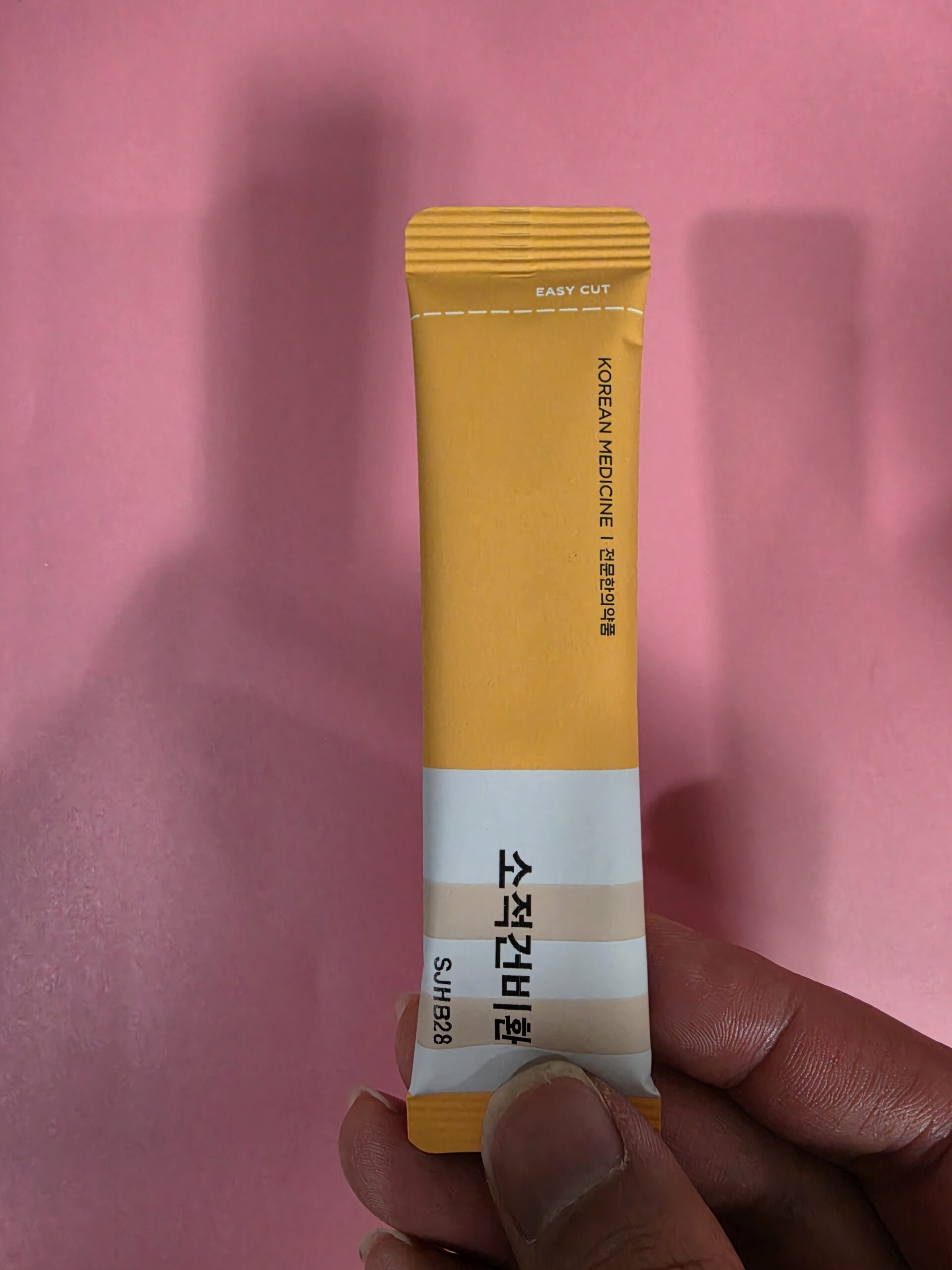 백단향 대용 향목을 담은 소적건비환 환약